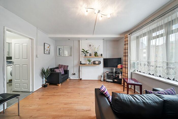 3 Bedroom Flat To Rent In St. Peter's Street, Cluse Court St. Peter's Street, N1
