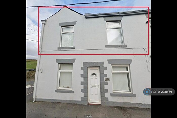 2 Bedroom Flat To Rent In Huddersfield Road, Scouthead, Oldham, OL4