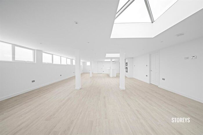 3 Bedroom Penthouse To Rent In Carnarvon Road, South Woodford, London, E18