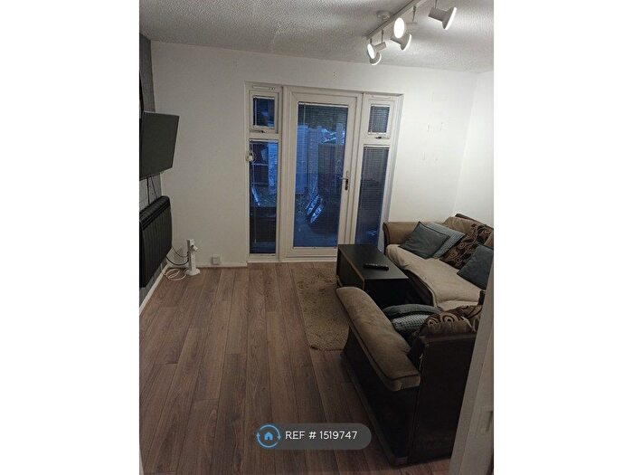 1 Bedroom Maisonette To Rent In Emerald Close, London, E16