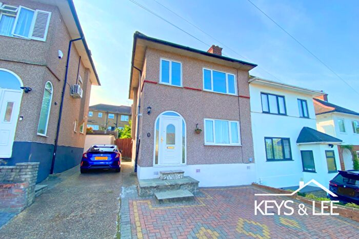 3 Bedroom Semi-Detached House To Rent In Kingshill Avenue, Romford, RM5