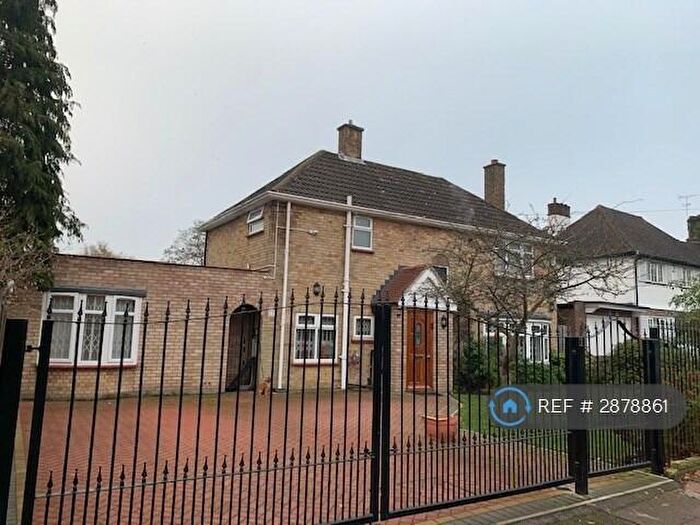 3 Bedroom Detached House To Rent In Cameron Road, Bromley, BR2