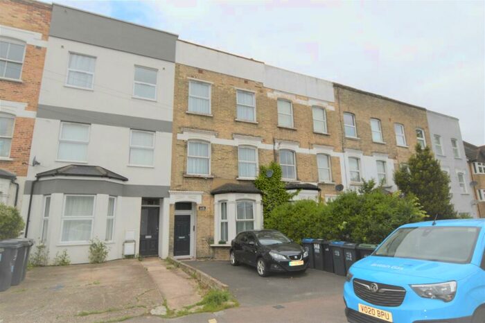 3 Bedroom Apartment To Rent In Birchanger Road, London, SE25