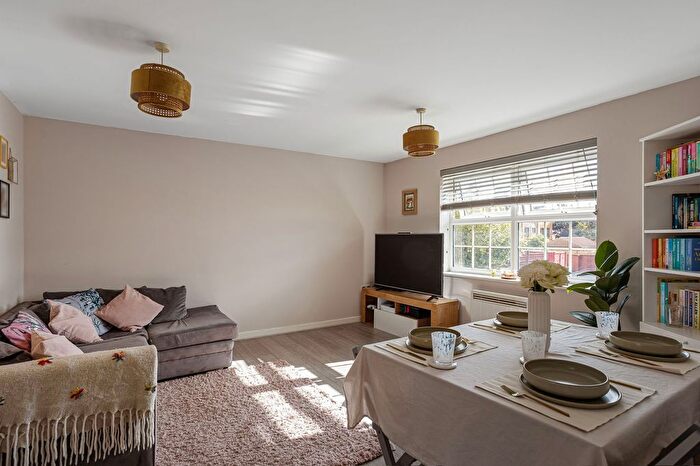 2 Bedroom Flat For Sale In Old School Walk, York, YO26