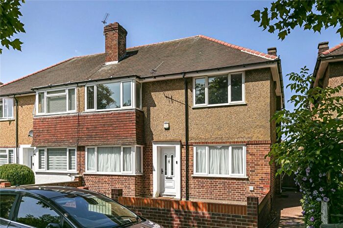 2 Bedroom Flat For Sale In Chertsey Road, Twickenham, TW2