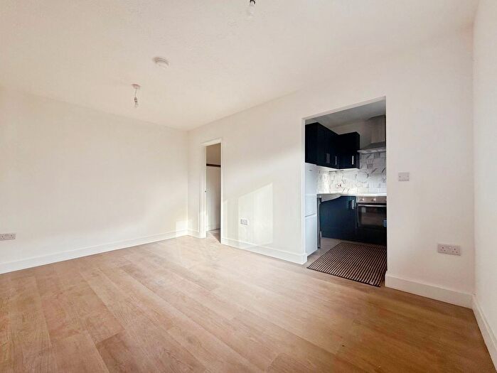 Studio To Rent In Brendon Close, Harlington, Hayes, UB3