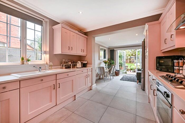 4 Bedroom Detached House For Sale In Alwyn Road, Maidenhead, SL6