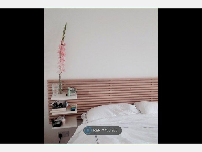 2 Bedroom Flat To Rent In Burr Close, London, E1W