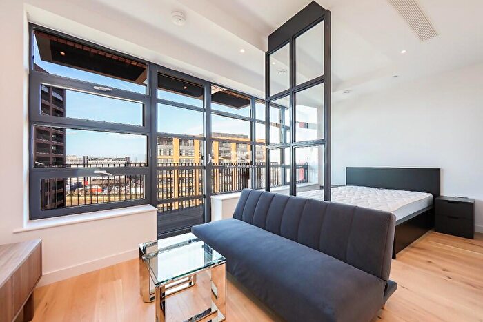 Flat For Sale In Defoe House, London City Island, London, E14