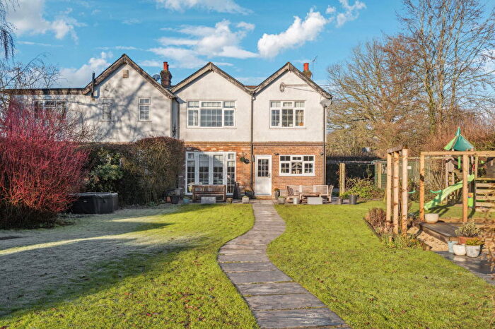 3 Bedroom Semi Detached House For Sale In Maple Hill, Bovingdon, Hemel Hempstead, HP3