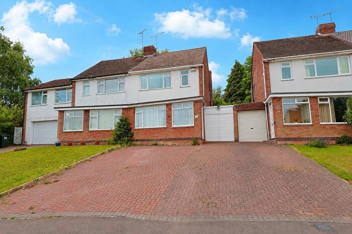 3 Bedroom Semi-Detached House For Sale In Wellesbourne Road, Mount Nod, Coventry - No Chain, CV5