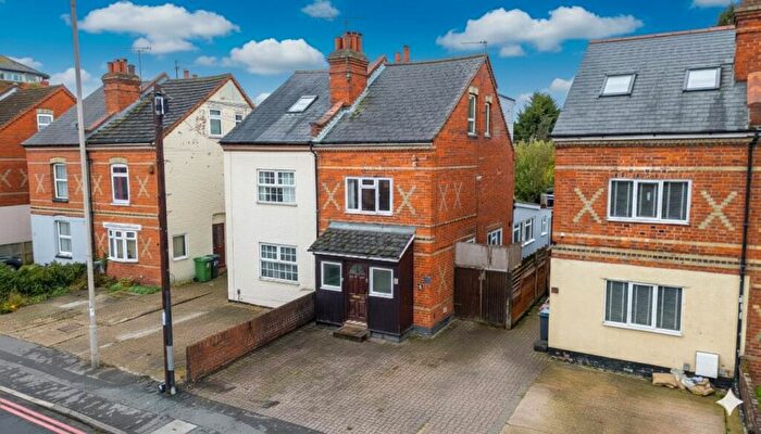 5 Bedroom Terraced House For Sale In Norcot Road, Tilehurst, Reading, Berkshire, RG30