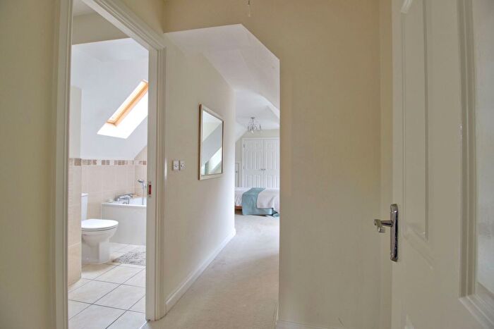 5 Bedroom Detached House For Sale In Evesham Place, Wokingham, RG41