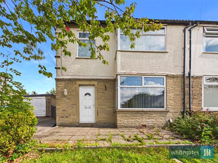 4 Bedroom Semi-Detached House To Rent In Plumpton End, Wrose, Bradford, West Yorkshire, BD2