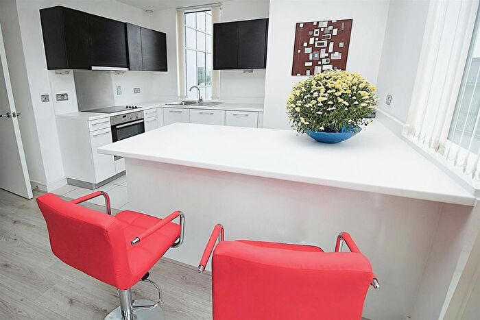 2 Bedroom Flat To Rent In Cotterells, Hemel Hempstead, HP1