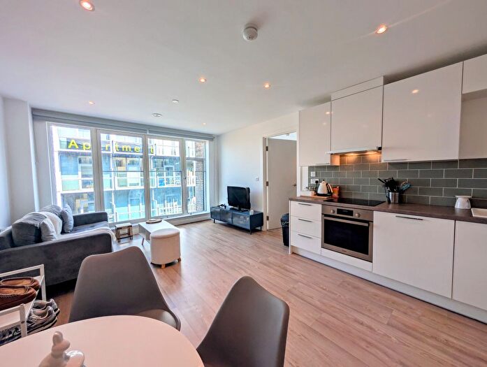 2 Bedroom Flat To Rent In Ottinger Close, Salford, M50