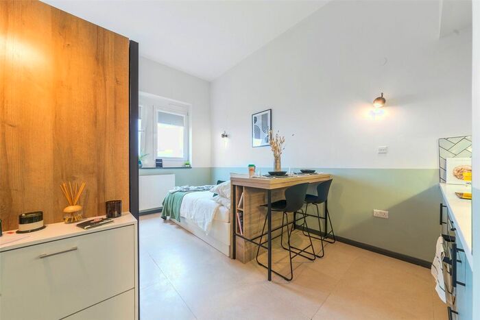 Studio To Rent In Uncle Stockwell, Courland Grove, London, SW8