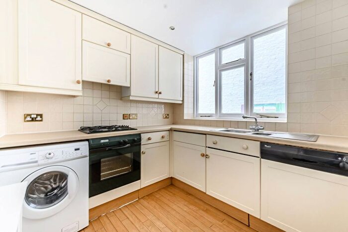 3 Bedroom Flat To Rent In Collingham Place, South Kensington, London, SW5