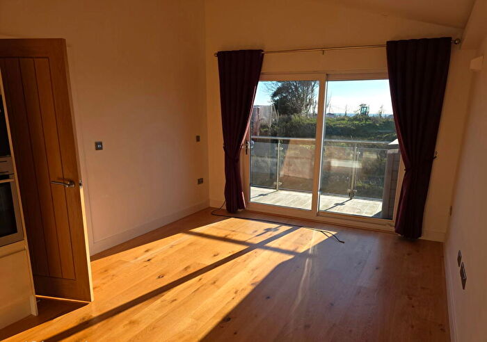 2 Bedroom Chalet To Rent In Shore Road, Bonchurch, Ventnor, PO38