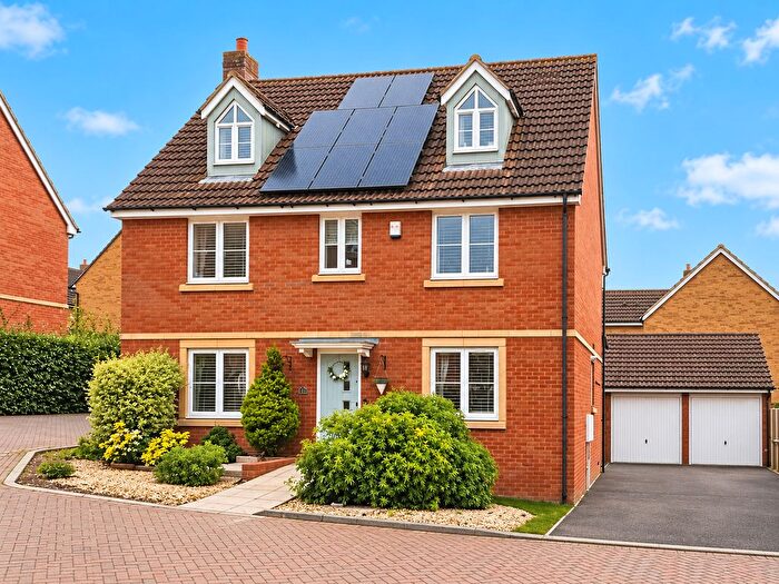 5 Bedroom Detached House For Sale In Loop Road, Mangotsfield, Bristol, BS16