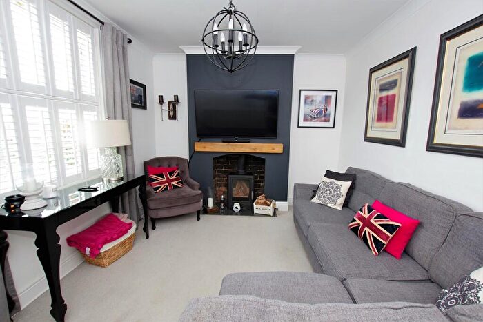 2 Bedroom Semi-Detached House For Sale In South Street, Woodville, DE11