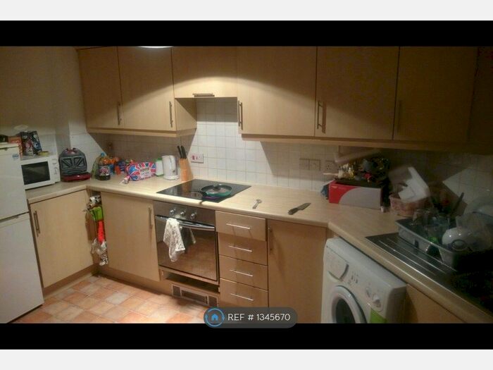 2 Bedroom Flat To Rent In Chester Road, Stretford, M23