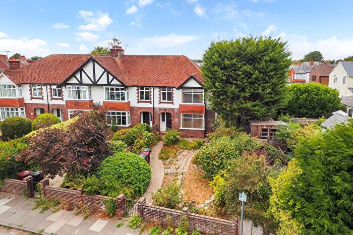 3 Bedroom Semi-Detached House For Sale In Avenue Approach, Avenue Approach, PO19