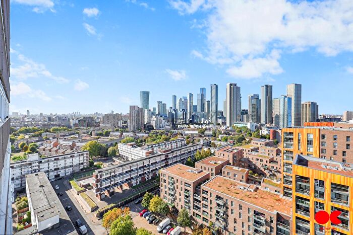 2 Bedroom Flat For Sale In Stewart Street, Canary Wharf, E14