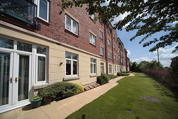 2 Bedroom Flat For Sale In Deercote Court, Glen Luce, Turners Hill, Cheshunt, Herts, EN8