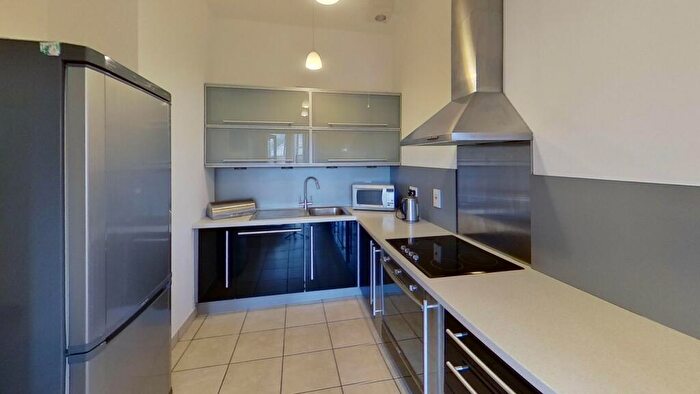 2 Bedroom Flat To Rent In Bellevue Road, Edinburgh, EH7