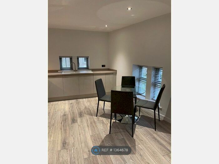 2 Bedroom Flat To Rent In The Old Cornmill, Horsforth, Leeds, LS18