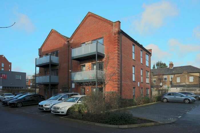 2 Bedroom Flat To Rent In Otter Way, West Drayton, UB7