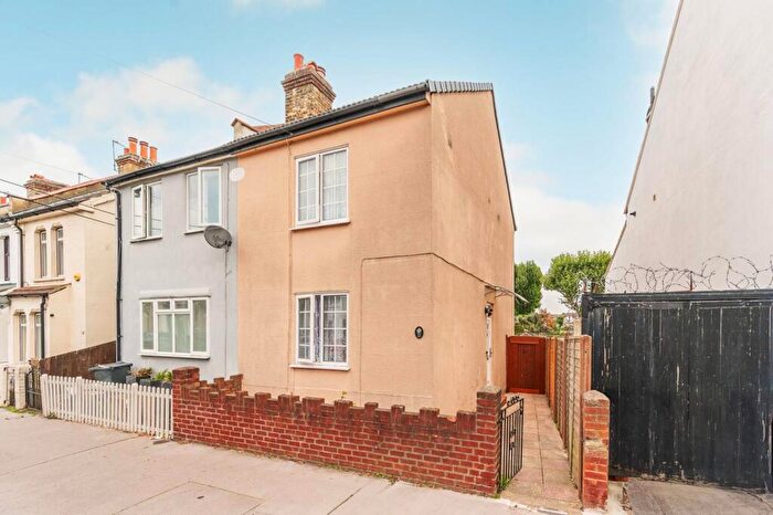 2 Bedroom House To Rent In Boulogne Road, Croydon, CR0