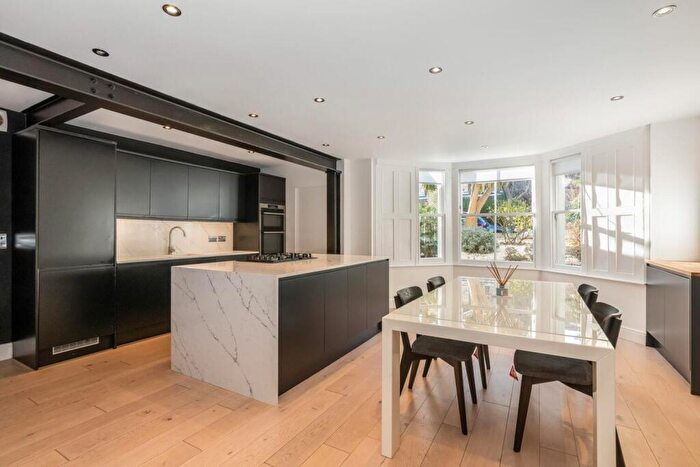 4 Bedroom Semi Detached House To Rent In St. Mary's Road, Peckham, London, SE15