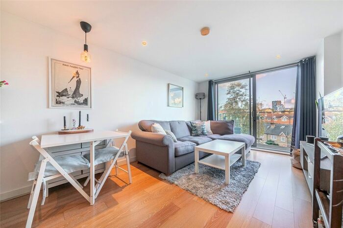 2 Bedroom Flat To Rent In Madison Building, Blackheath Road, London, SE10