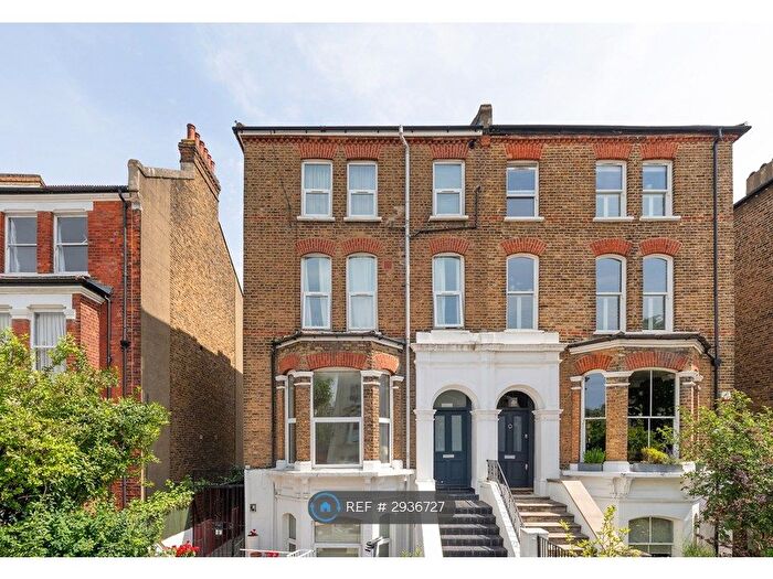 2 Bedroom Flat To Rent In Rosendale Road, London, SE21