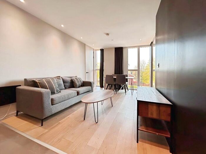 2 Bedroom Apartment To Rent In City Gardens, Castlefield, M15