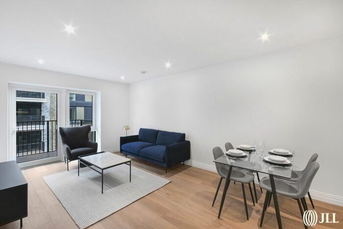 2 Bedroom Flat To Rent In Park Street, London, SW6