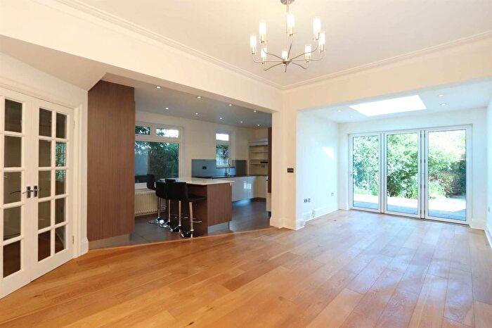 4 Bedroom Property To Rent In Lynwood Drive, Worcester Park, KT4