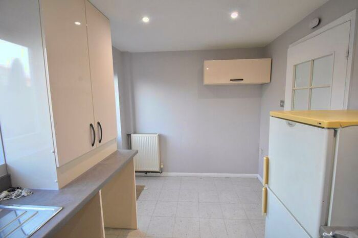 2 Bedroom Terraced House To Rent In Farmbrook, Luton, LU2