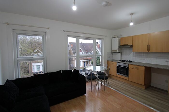 2 Bedroom Flat To Rent In Clifton Road, London, SE25