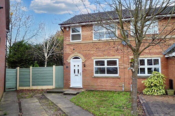 2 Bedroom Semi-Detached House To Rent In Linnets Wood Mews, Worsley, M28