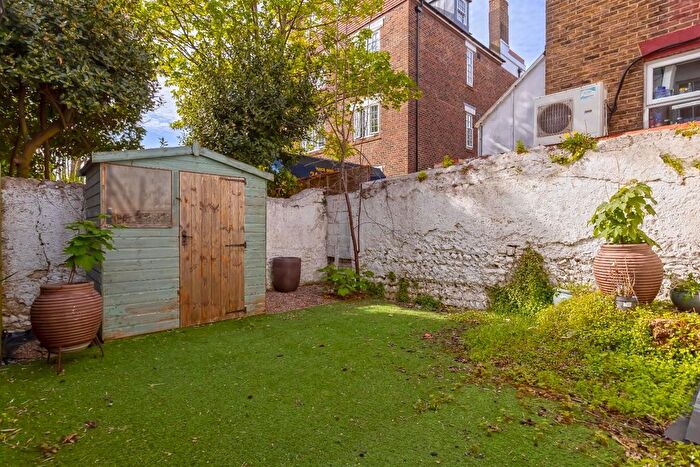 2 Bedroom Flat To Rent In Goldsmid Road, Hove, BN3