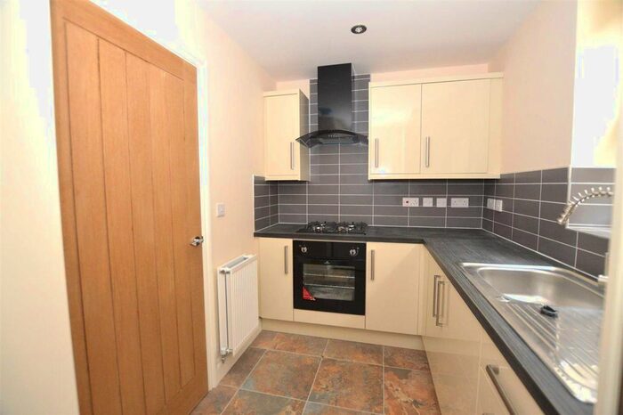 2 Bedroom Flat To Rent In Sherborne Court, Idle, Bradford, BD10