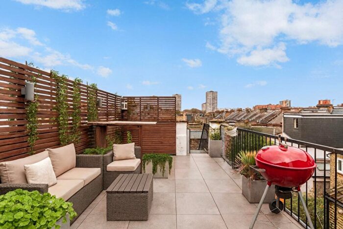 2 Bedroom Flat To Rent In Inworth Street, Battersea Park, SW11