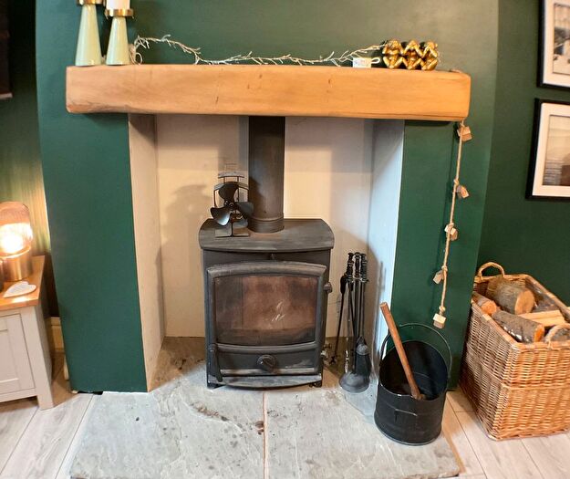 3 Bedroom Terraced House For Sale In King William Street, Amblecote, Stourbridge, West Midlands, DY8