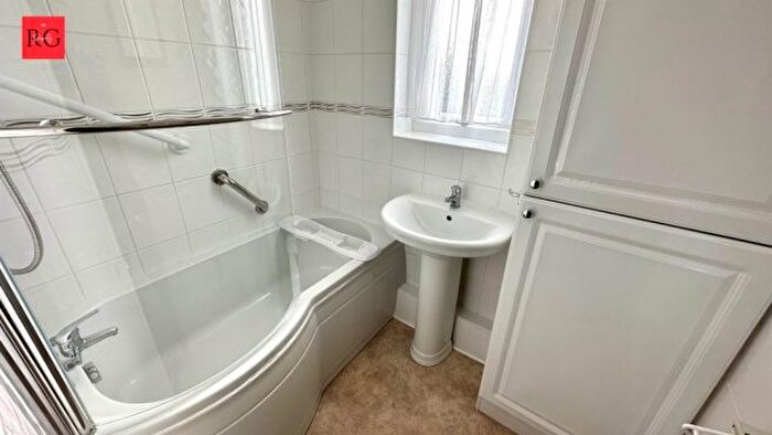 4 Bedroom Semi-Detached House To Rent In Mackie Grove, Bristol, BS34