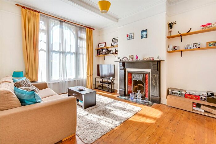 2 Bedroom Apartment To Rent In Cavendish Road, London, SW12