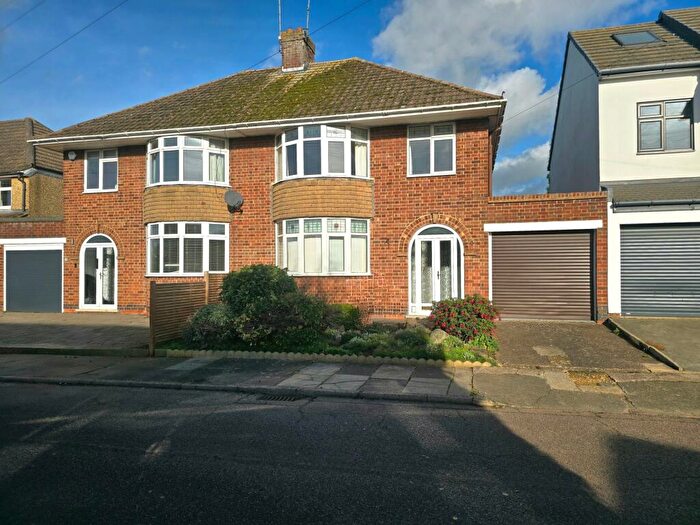 3 Bedroom Semi Detached House For Sale In Barons Way, Kingsthorpe, NN2