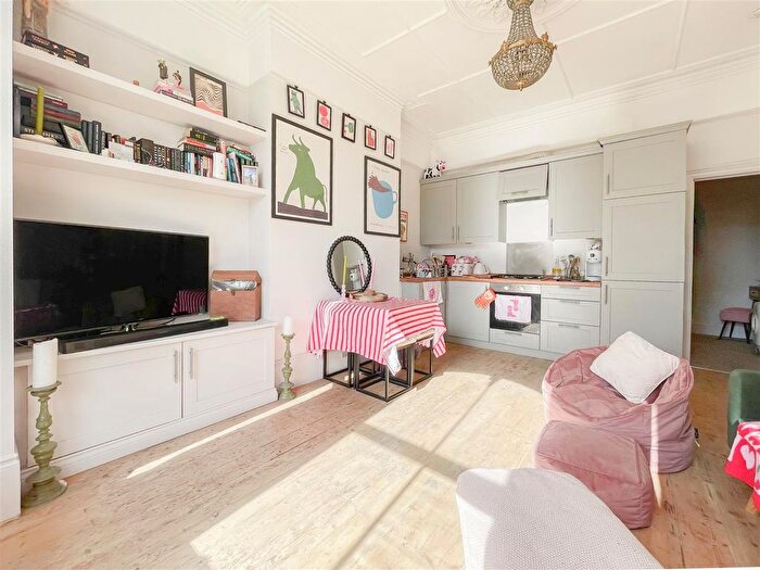 1 Bedroom Flat To Rent In St Helens Road, Hastings, TN34